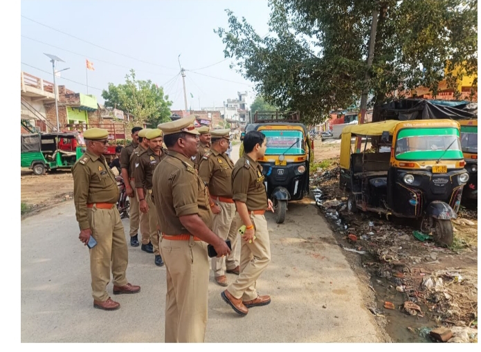 कानून-व्यवस्था सुदृढ़ करने हेतु वरिष्ठ अधिकारियों द्वारा व्यापक पैदल गश्त एवं वाहन चेकिंग अभियान
