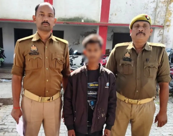 मिर्जापुर। थाना कोतवाली कटरा पुलिस ने एक नाबालिग को बहला-फुसलाकर भगाने और दुष्कर्म के मामले में वांछित आरोपी को गिरफ्तार किया है। मिर्जापुर। थाना कोतवाली कटरा पुलिस ने एक नाबालिग को बहला-फुसलाकर भगाने और दुष्कर्म के मामले में वांछित आरोपी को गिरफ्तार किया है।