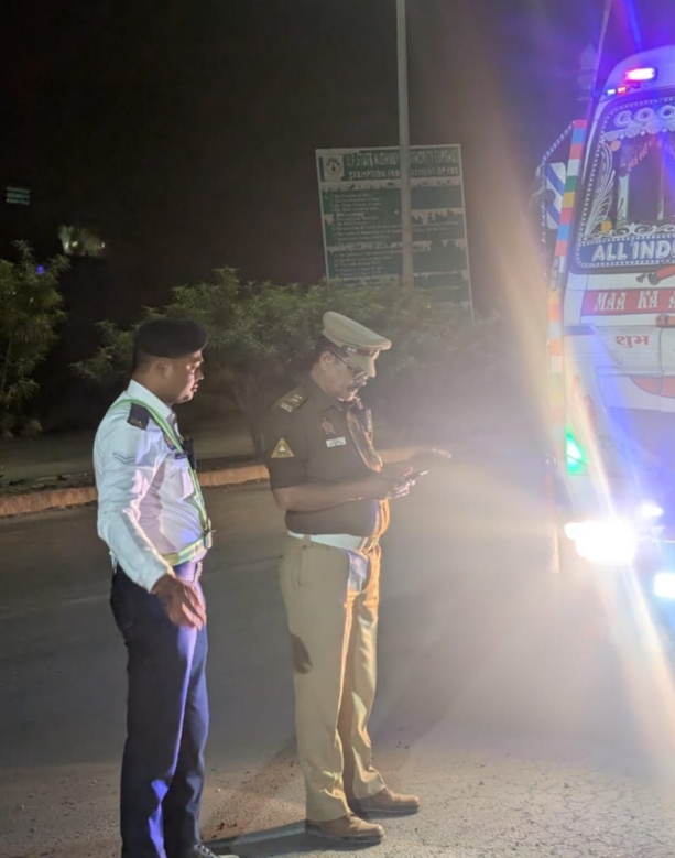 मिशन शक्ति 5.0” एवं “यातायात माह” के अंतर्गत सोनभद्र पुलिस की व्यापक कार्यवाही – कुल 1209 चालान व 05 वाहन सीज मिशन शक्ति 5.0” एवं “यातायात माह” के अंतर्गत सोनभद्र पुलिस की व्यापक कार्यवाही – कुल 1209 चालान व 05 वाहन सीज