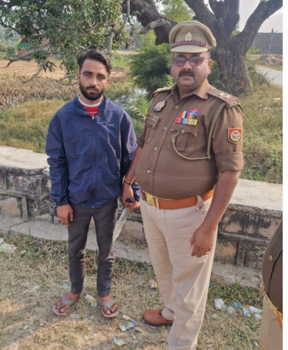 अवैध चाकू के साथ युवक गिरफ्तार, थाना शाहगंज पुलिस की त्वरित कार्रवाई