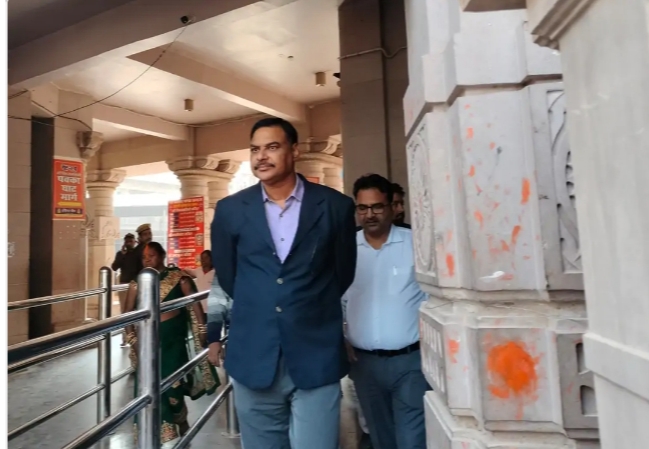 मिर्जापुर डीएम पवन कुमार गंगवार ने बुधवार को विंध्याचल धाम की सुरक्षा व्यवस्था का निरीक्षण किया