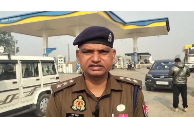 स्विफ्ट कार प्रयागराज वाराणसी राजमार्ग के कटका में दुर्घटनाग्रस्त चार की मौत