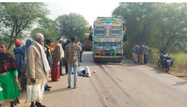 सवारी से भरी आटो और ट्रक में टक्कर एक की मौत एक घायल