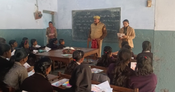 मिशन शक्ति 5.0 : नारी सुरक्षा को लेकर सोनभद्र पुलिस मैदान में—हर बेटी तक पहुँचा सुरक्षा का संदेश, स्कूल, कॉलेज, बाजार—हर जगह पहुँची पुलिस की टीम
