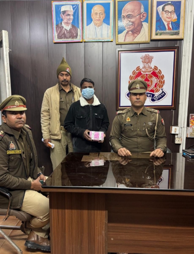 थाना शक्तिनगर पुलिस को मिली बड़ी सफलता, बस स्टैण्ड काली मन्दिर के पास से स्वर्णाभूषण व अन्य जेवरात की लूट की घटना में संलिप्त 01 नफर वांछित अभियुक्त गिरफ्तार, कब्जे से लूटे गए आभूषण बरामद