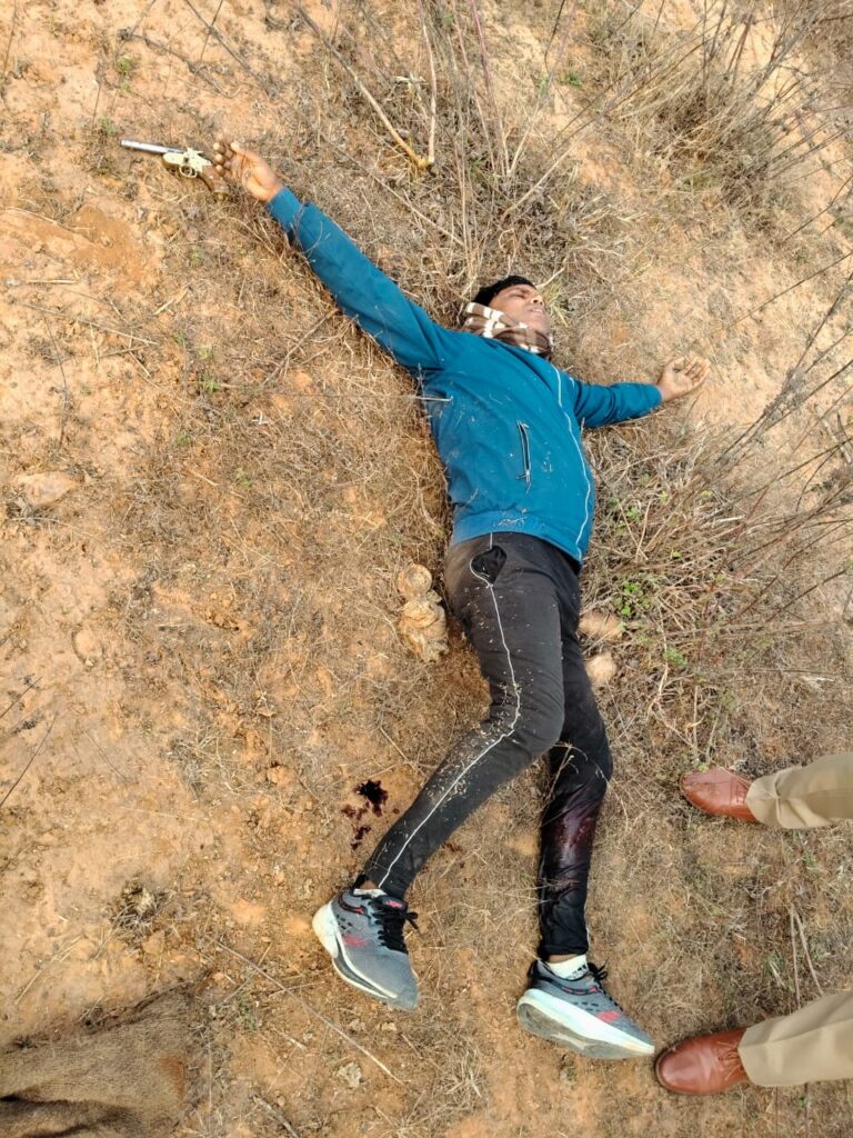 मिर्जापुर मडिहान गंभीर मामलों में वांछित गो-तस्कर मुठभेड़ में दबोचा गया