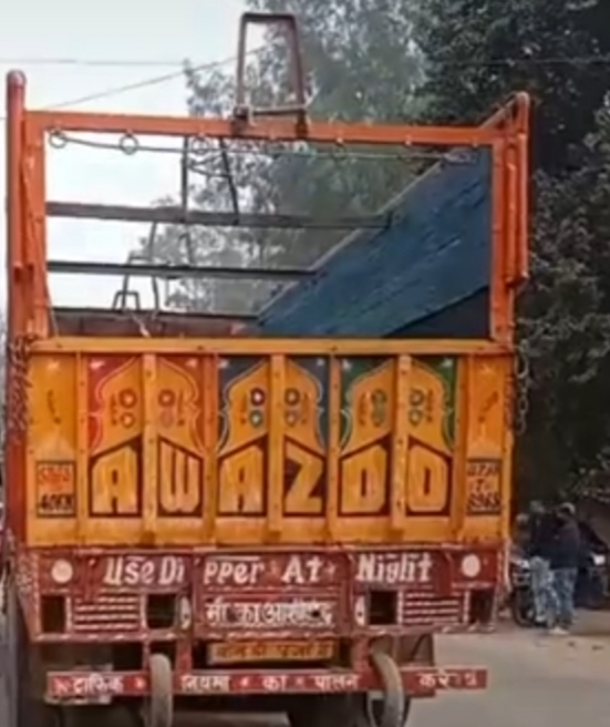 मिर्जापुर के देहात कोतवाली क्षेत्र में शनिवार दोपहर सोनभद्र मार्ग पर एक सड़क हादसे में बाइक सवार महेश कुमार की मौके पर ही मौत हो गई।