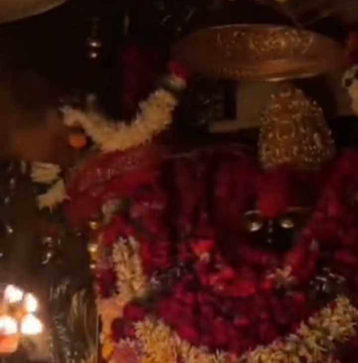मिर्जापुर में कड़ाके की ठंड और नववर्ष पर माता विंध्यवासिनी के दर्शन के लिए आने वाले श्रद्धालुओं की बढ़ती भीड़ को देखते हुए प्रशासन ने* विंध्याचल धाम में विशेष इंतजाम किए हैं।