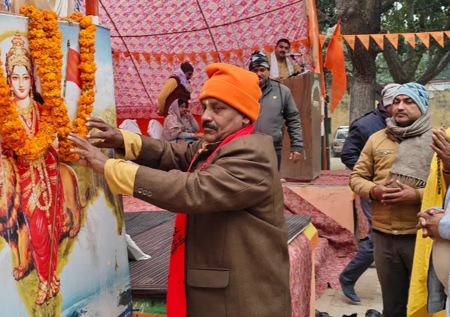 मिर्जापुर के जिगना क्षेत्र स्थित चकचैरा गांव में रविवार को एक हिन्दू सम्मेलन का आयोजन किया गया। मिर्जापुर के जिगना क्षेत्र स्थित चकचैरा गांव में रविवार को एक हिन्दू सम्मेलन का आयोजन किया गया।