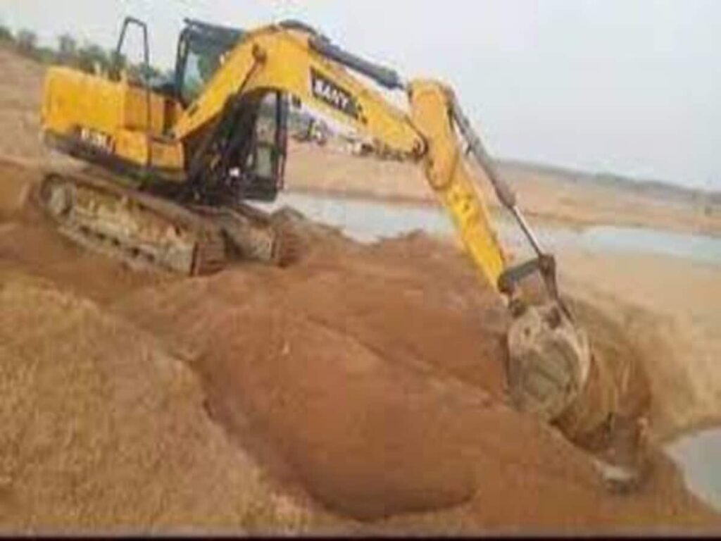 मिर्जापुर _ देहात कोतवाली थाना क्षेत्र के बैसुखिया स्थित बालू खनन पट्टा पर अवैध खनन का मामला