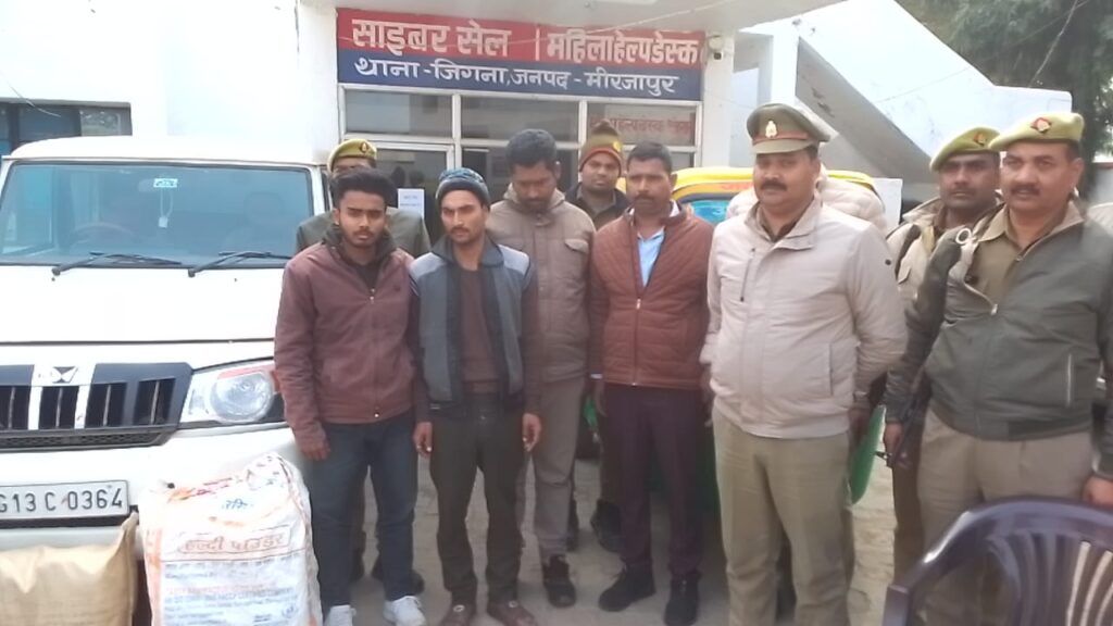 अनु‌मानित कीमत ₹ 20 लाख के अवैध गांजा के साथ 04 अन्तर्राज्यीय गांजा तस्कर गिरफ्तार, गांजा तस्करी में प्रयुक्त एक बोलेरो व एक टैम्पो बरामद