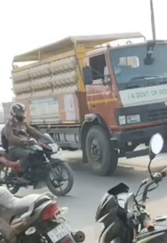 मिर्जापुर। चील्ह थाना क्षेत्र की ओर से आए एक अज्ञात युवक ने सोमवार को शास्त्री सेतु से गंगा नदी में छलांग लगा दी।