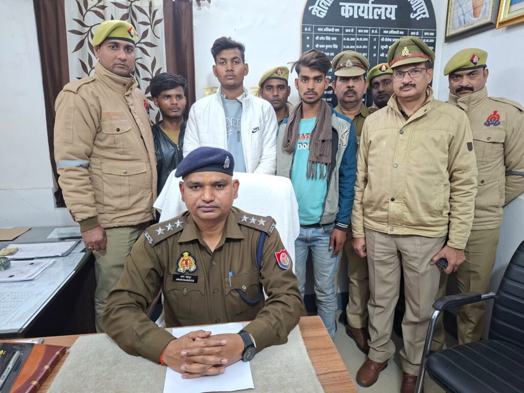 सोशल मीडिया पर प्रसारित मारपीट की घटना से सम्बन्धित 03 अभियुक्त, थाना पड़री पुलिस द्वारा गिरफ्तार— सोशल मीडिया पर प्रसारित मारपीट की घटना से सम्बन्धित 03 अभियुक्त, थाना पड़री पुलिस द्वारा गिरफ्तार—