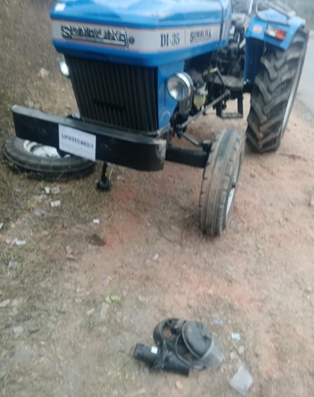 सोनभद्र: अज्ञात वाहन की चपेट में आने से ट्रैक्टर चालक गंभीर रूप से घायल, जिला अस्पताल रेफर