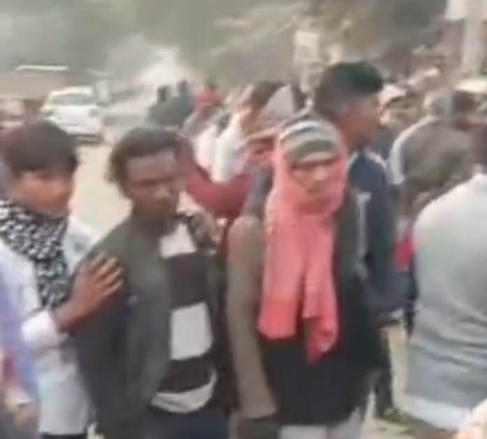 मिर्जापुर के लालगंज तहसील क्षेत्र में एक झोलाछाप डॉक्टर द्वारा गलत इंजेक्शन लगाने से 15 वर्षीय किशोर की मौत हो गई। मिर्जापुर के लालगंज तहसील क्षेत्र में एक झोलाछाप डॉक्टर द्वारा गलत इंजेक्शन लगाने से 15 वर्षीय किशोर की मौत हो गई।
