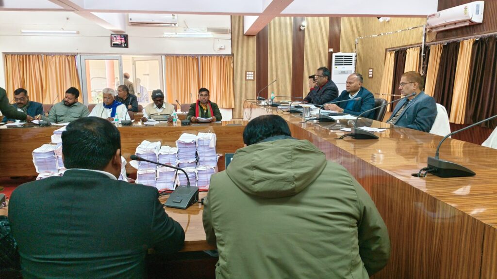 जिला निर्वाचन अधिकारी ने मान्यता प्राप्त राजनैतिक दलों के प्रतिनिधियों के साथ की बैठक