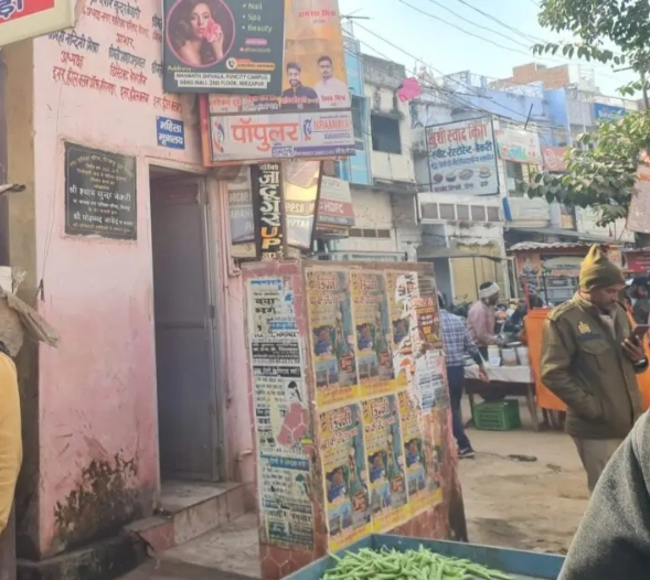 त्रिमुहानी चौराहे पर महिला मूत्रालय बना,लेकिन उपयोग में आ रही बाधा