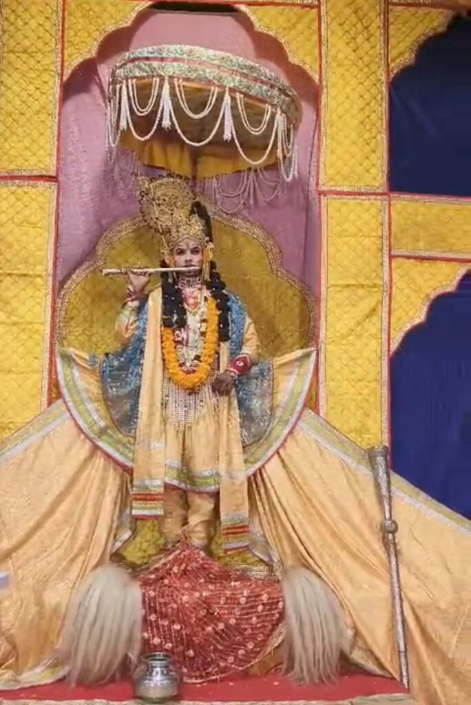 धार्मिक एवं सांस्कृतिक परंपराओं को जीवंत करने वाला भव्य कृष्ण रासलीला मंचन