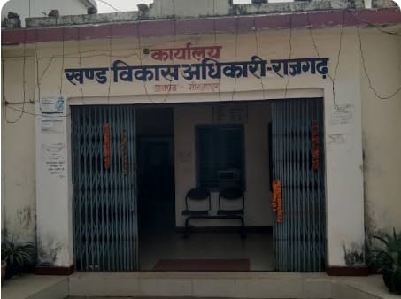 ब्लॉक कार्यालय अंगदी पॉव जमाऐ विराजमान हैं, एक दशक से ग्राम सचिव, टीए, बीसी, कर रहे हैं मनमानी