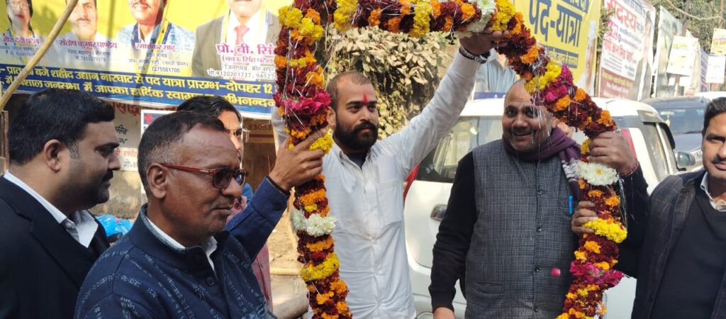 सांसद दिल्ली भारत सरकार संजय सिंह को करणी सेना द्वारा सौंपा गया मांग पत्र