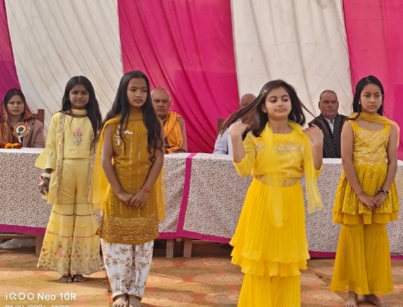 जिगना मिर्जापुर। जनपद के छानबे क्षेत्र अंतर्गत बहुती के चकचैरा गांव स्थित एस के एस कान्वेंट स्कूल में 77वें गणतंत्र दिवस के अवसर पर ध्वजारोहण कार्यक्रम का* आयोजन किया गया।