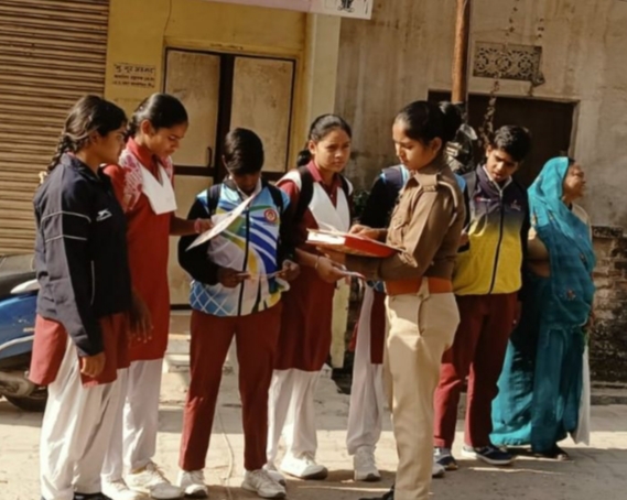 मिशन शक्ति 5.0 के तहत सोनभद्र पुलिस का सशक्त महिला-बालिका जागरूकता अभियान”