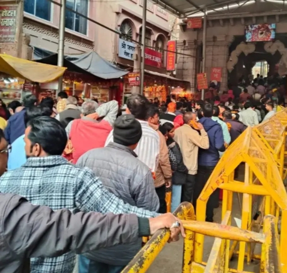 माघ पूर्णिमा पर विंध्याचल धाम में सुरक्षा और व्यवस्थाओं के बीच भारी भीड़