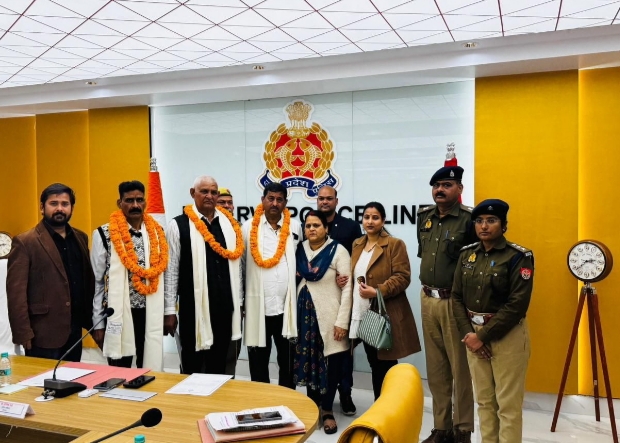 जनपद सोनभद्र में सेवानिवृत्त पुलिसकर्मियों को दी गई गरिमामय विदाई