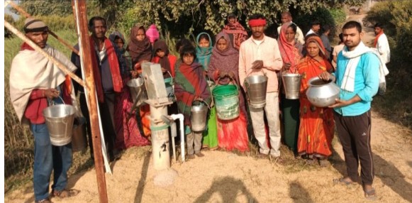 6 माह से खराब सबमर्सिबल पंप, सिंदुरिया के यादव बस्ती में पेयजल संकट गहराया
