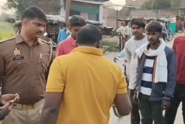 मिर्जापुर चील्ह थाना क्षेत्र के कोल्हुआ कंपनी घाट मार्ग पर सरकारी शराब की दुकान के पास दो बाइकों की आमने-सामने जोरदार टक्कर हो गई। मिर्जापुर चील्ह थाना क्षेत्र के कोल्हुआ कंपनी घाट मार्ग पर सरकारी शराब की दुकान के पास दो बाइकों की आमने-सामने जोरदार टक्कर हो गई।