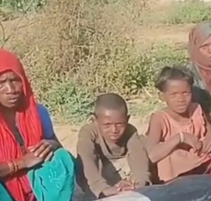 सोनभद्र के जुगैल थाना क्षेत्र में एक युवक का शव अचानक उसके घर पहुंचने से इलाके में सनसनी फैल गई। सोनभद्र के जुगैल थाना क्षेत्र में एक युवक का शव अचानक उसके घर पहुंचने से इलाके में सनसनी फैल गई।