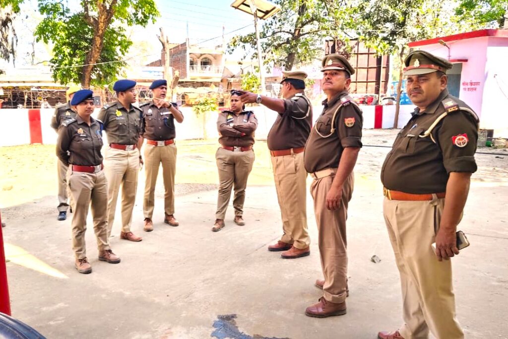 पुलिस अधीक्षक मीरजापुर द्वारा थाना मड़िहान का किया गया आकस्मिक निरीक्षण तथा सम्बन्धित को दिये गये आवश्यक निर्देश— पुलिस अधीक्षक मीरजापुर द्वारा थाना मड़िहान का किया गया आकस्मिक निरीक्षण तथा सम्बन्धित को दिये गये आवश्यक निर्देश—