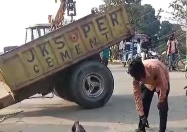 दो युवा मजदूर की दबकर मौत, मिर्जापुर