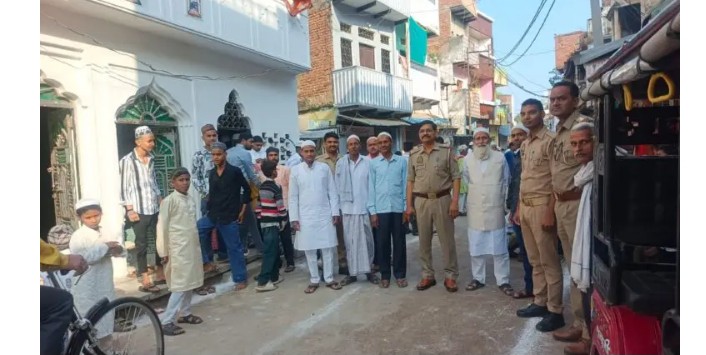 ईद-उल-फितर पर डीएम-एसपी का फ्लैग मार्च, शांति व भाईचारे का दिया संदेश