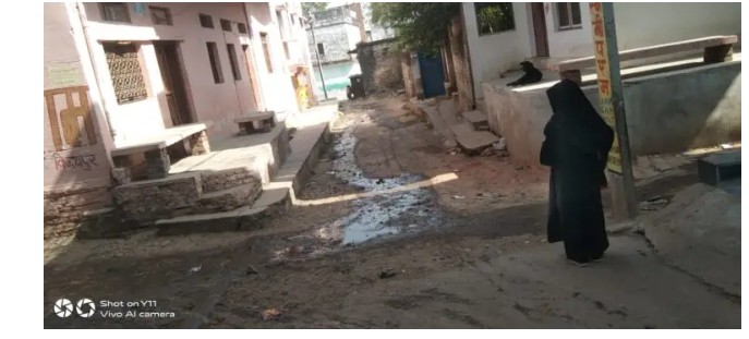 रामनवमी शोभायात्रा मार्ग की बदहाली पर भड़का जनाक्रोश, जल्द मरम्मत की मांग तेज रामनवमी शोभायात्रा मार्ग की बदहाली पर भड़का जनाक्रोश, जल्द मरम्मत की मांग तेज