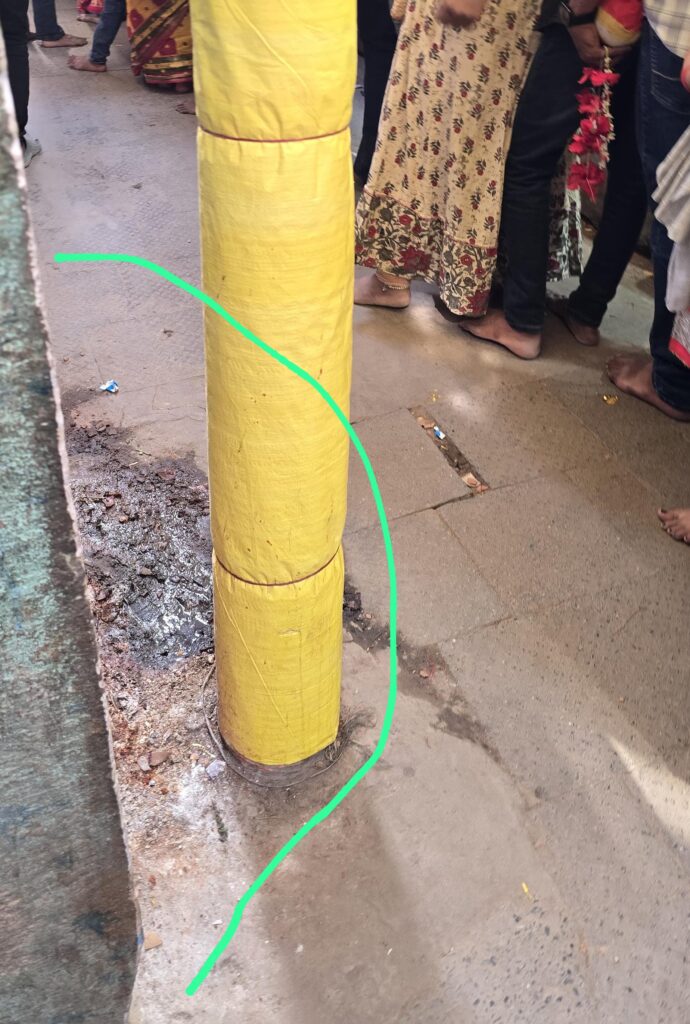 _विंध्याचल में दोहरा मापदंड: साफ सफाई के साथ चमकाया जाता है VIP मार्ग, तो गलियाँ और घाटों पर लगे जगह जगह कूड़े का अम्बार व फैली गंदगी_