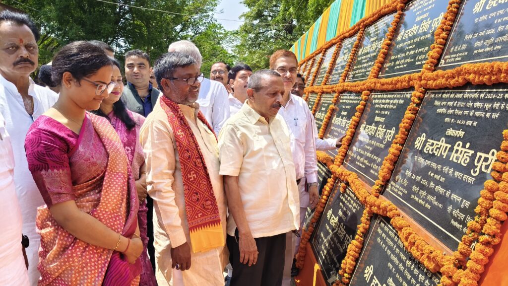 केन्द्रीय पेट्रोलियम एवं प्राकृतिक गैस मंत्री श्री हरदीप सिंह पुरी ने सोनभद्र में सांसद निधि से स्वीकृत 100 कार्यों जिसकी लागत 3 करोड़ 94 लाख 40 हजार का किये शिलान्यास केन्द्रीय पेट्रोलियम एवं प्राकृतिक गैस मंत्री श्री हरदीप सिंह पुरी ने सोनभद्र में सांसद निधि से स्वीकृत 100 कार्यों जिसकी लागत 3 करोड़ 94 लाख 40 हजार का किये शिलान्यास