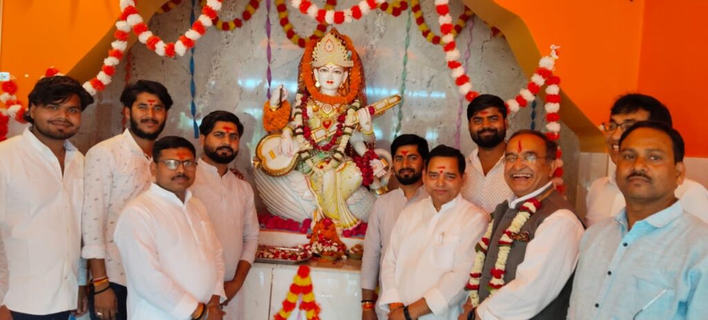 रुद्रा इंटरनेशनल स्कूल में मां सरस्वती की प्रतिमा का भव्य अनावरण — आस्था, ज्ञान और संस्कार का अनुपम संगम रुद्रा इंटरनेशनल स्कूल में मां सरस्वती की प्रतिमा का भव्य अनावरण — आस्था, ज्ञान और संस्कार का अनुपम संगम