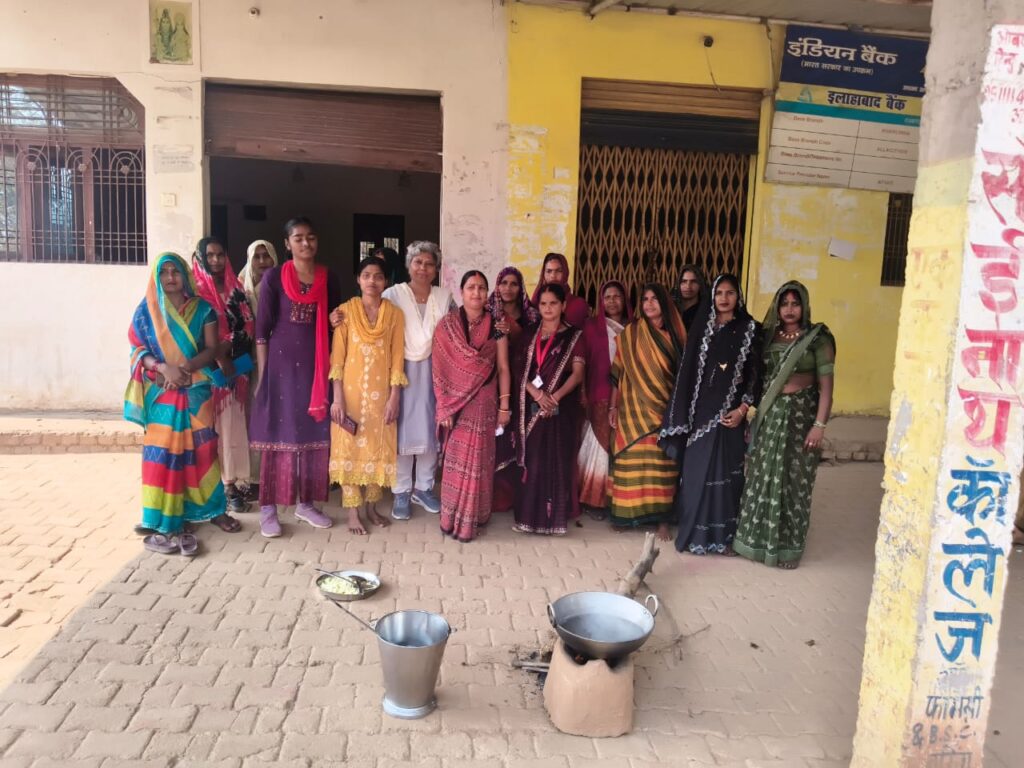 खुटहनियां में स्वयं सहायता समूहों को मिला खाद्य प्रसंस्करण का प्रशिक्षण खुटहनियां में स्वयं सहायता समूहों को मिला खाद्य प्रसंस्करण का प्रशिक्षण