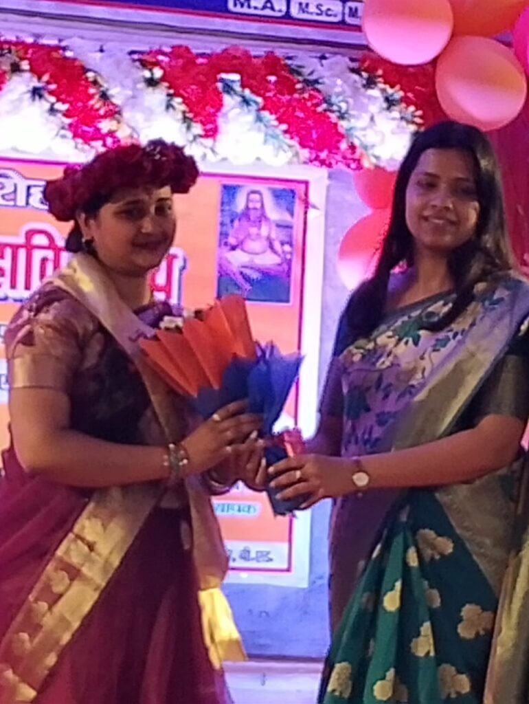 पूर्व छात्रा अनुराधा त्रिपाठी को मिला मिस कीनाराम अवार्ड पूर्व छात्रा अनुराधा त्रिपाठी को मिला मिस कीनाराम अवार्ड