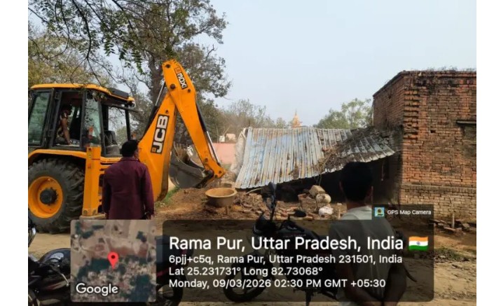 मिर्जापुर डीएम के निर्देश पर पड़ेरी में अवैध कब्जों पर चला बुलडोजर, सात दिन तक चलेगा अभियान