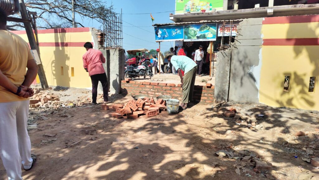 सामुदायिक स्वास्थ्य केंद्र राजगढ़ के पश्चिम भाग में बना अवैध गेट हुआ बंद 