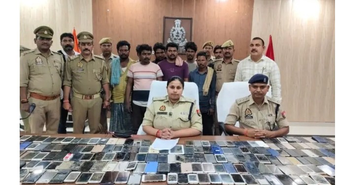 मीरजापुर में अंतर्राज्यीय साइबर फ्रॉड गैंग का भंडाफोड़, 8 गिरफ्तार मीरजापुर में अंतर्राज्यीय साइबर फ्रॉड गैंग का भंडाफोड़, 8 गिरफ्तार