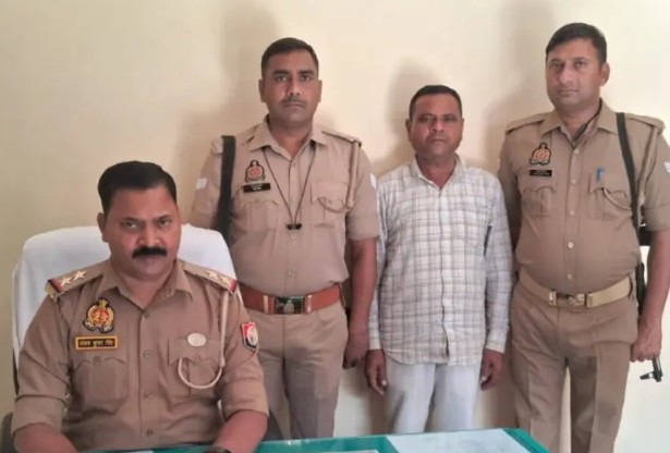 मिर्जापुर,15 हजार के इनामिया गो-तस्कर गिरफ्तार, ट्रक बरामद मिर्जापुर,15 हजार के इनामिया गो-तस्कर गिरफ्तार, ट्रक बरामद