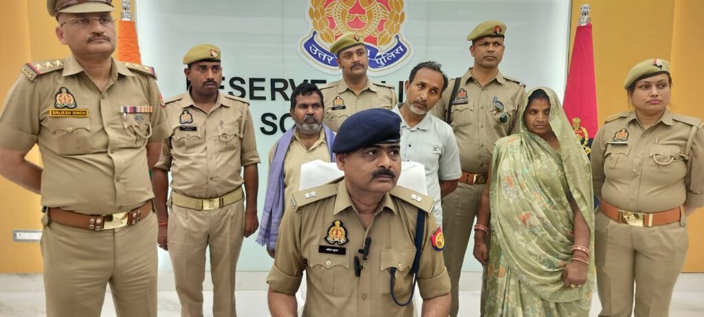 थाना घोरावल पुलिस द्वारा प्रॉपर्टी डीलर की हत्याकांड का सफल अनावरण — 3 अभियुक्त गिरफ्तार, घटना में प्रयुक्त मोबाइल व नगदी बरामद थाना घोरावल पुलिस द्वारा प्रॉपर्टी डीलर की हत्याकांड का सफल अनावरण — 3 अभियुक्त गिरफ्तार, घटना में प्रयुक्त मोबाइल व नगदी बरामद