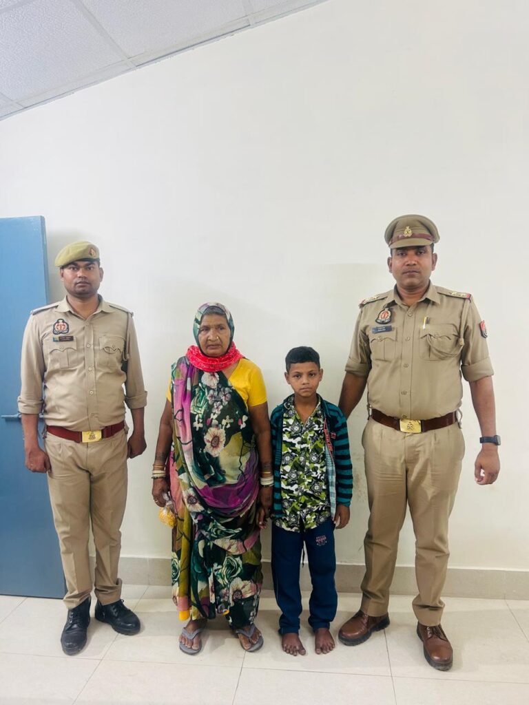 अचानक घर से लापता बालक को थाना पिपरी पुलिस द्वारा सकुशल बरामद कर परिजनों को सुपुर्द किया गया