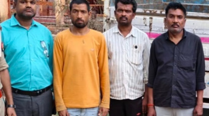 बड़ी कार्रवाई: चार अंतरराज्यीय पशु तस्कर गिरफ्तार, 10 मवेशी मुक्त 