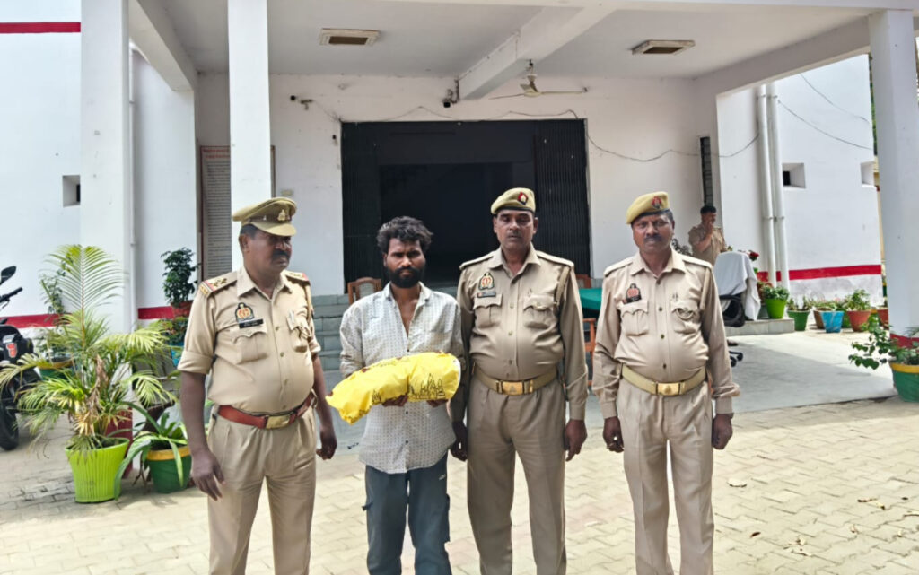 थाना जमालपुर पुलिस द्वारा 900 ग्राम अवैध गांजा के साथ अभियुक्त गिरफ्तार