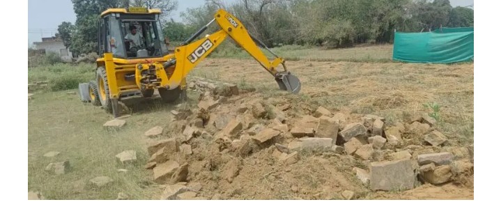अवैध प्लाटिंग पर चला बुलडोजर, 3 बीघा क्षेत्र में ध्वस्तीकरण की बड़ी कार्रवाई