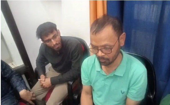 मिर्जापुर में लेखपाल 10 हजार रुपये रिश्वत लेते रंगे हाथ गिरफ्तार